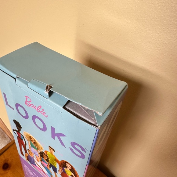 Barbie Looks Wave 3 doll #16 Curvy, blonde wavy hair NRFB 2023 - Picture 8 of 9